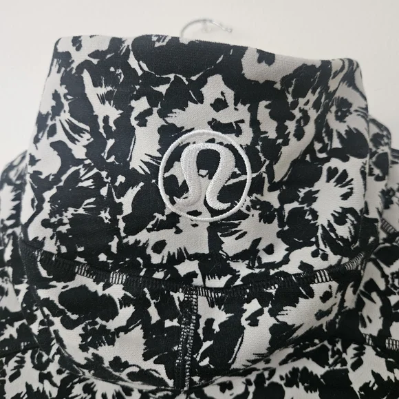 Lululemon Scuba Hoodie size 10 - Picture 5 of 8